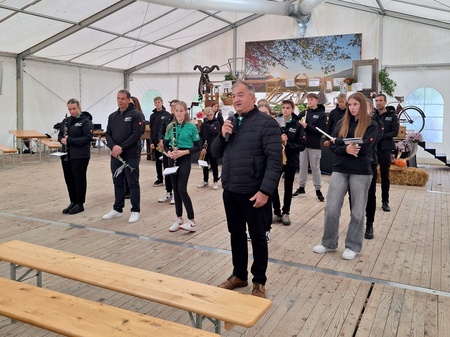 Tuhinjska dolina spet polna cvetja iz krep papirja (1)